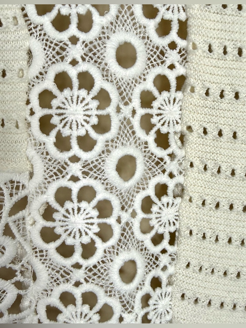 FRENCH CONNECTION Women Small Textured White Knit V-Neck Sweater Generous Sizing - Picture 15 of 16